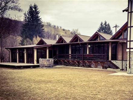 Cazarma Cavalerilor Bed and Breakfast Câmpulung Zewnętrze zdjęcie