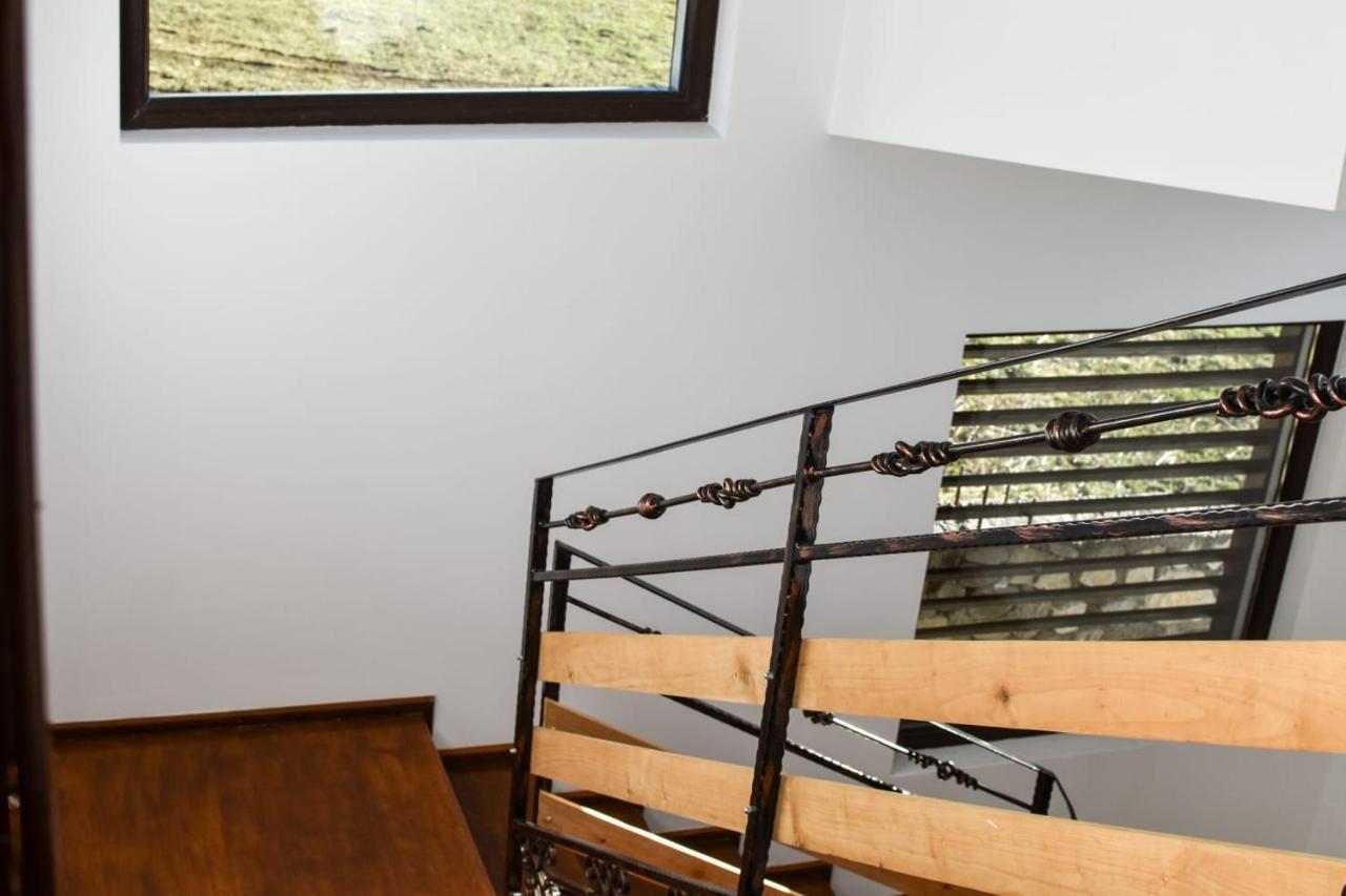Cazarma Cavalerilor Bed and Breakfast Câmpulung Zewnętrze zdjęcie