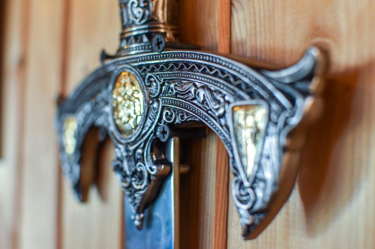 Cazarma Cavalerilor Bed and Breakfast Câmpulung Zewnętrze zdjęcie