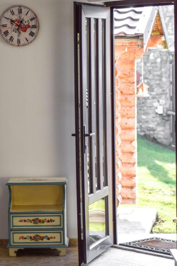 Cazarma Cavalerilor Bed and Breakfast Câmpulung Zewnętrze zdjęcie